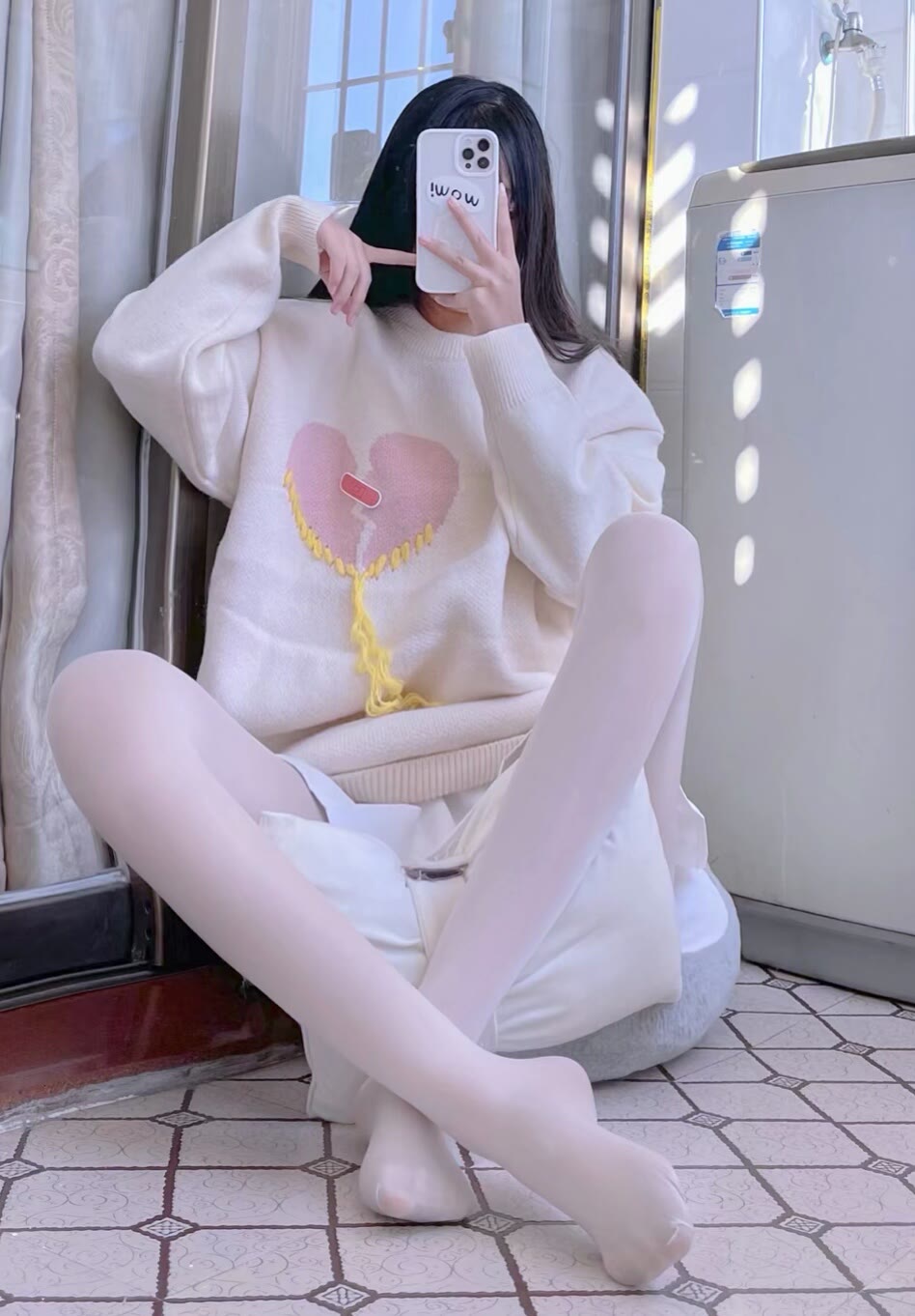 在角落的白丝超短裙大长腿小萝莉-一生相随博客