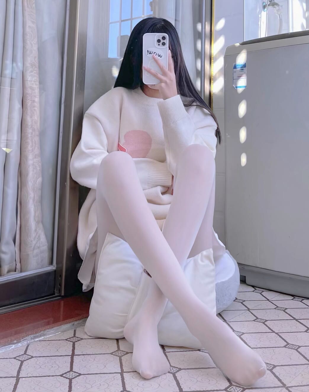 在角落的白丝超短裙大长腿小萝莉-一生相随博客