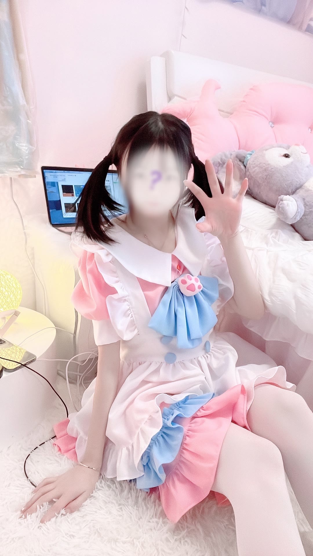 在房间拍照的超可爱白丝双马尾小萝莉插图5