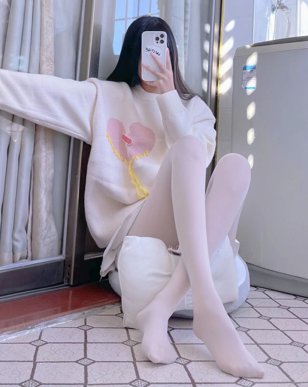 在角落的白丝超短裙大长腿小萝莉-一生相随博客